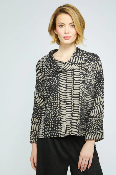 Crepe Stepping Stones Pullover in Black