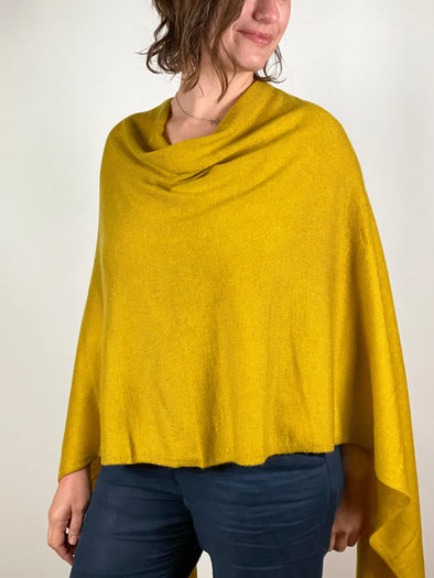 Cashmere Poncho in Lotta Yellow