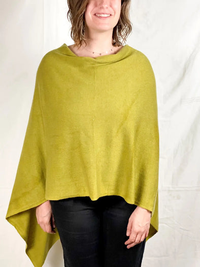 Cashmere Poncho in Peridot