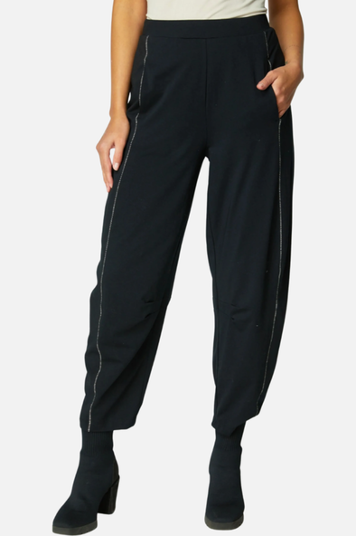 Essential Layer Barrel Pant in Black