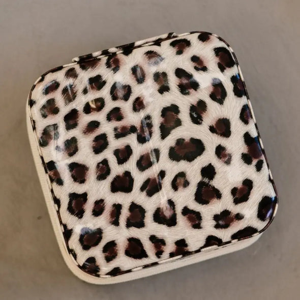 Christina Jewelry Case in Leopard