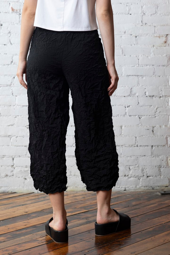 Crimped Crepe Solid Easy Crop Pant in Black