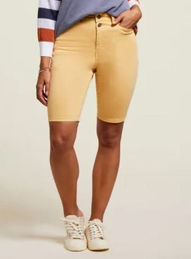 Bermuda Shorts in Wheat
